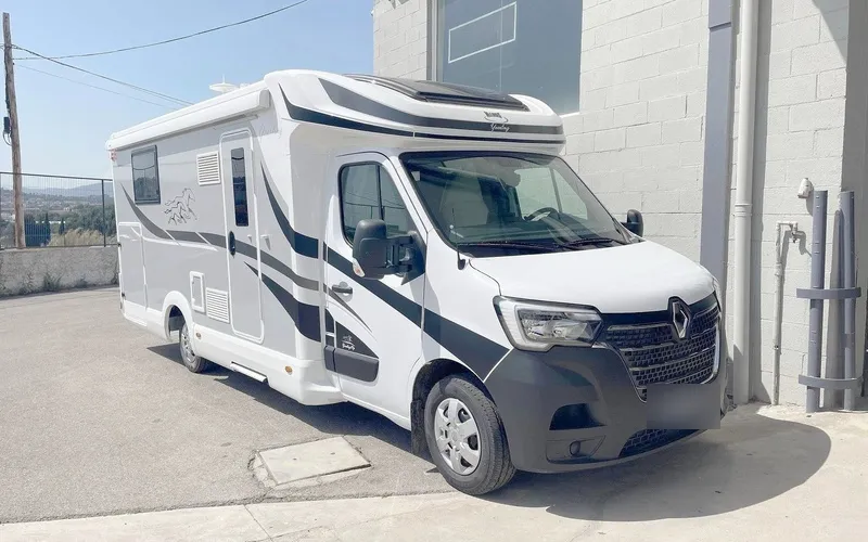 McLouis Yearling 89 S · Exterior